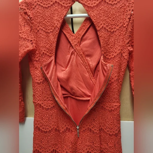GUESS Women’s Lace Mini Dress Size Small - Picture 4 of 6